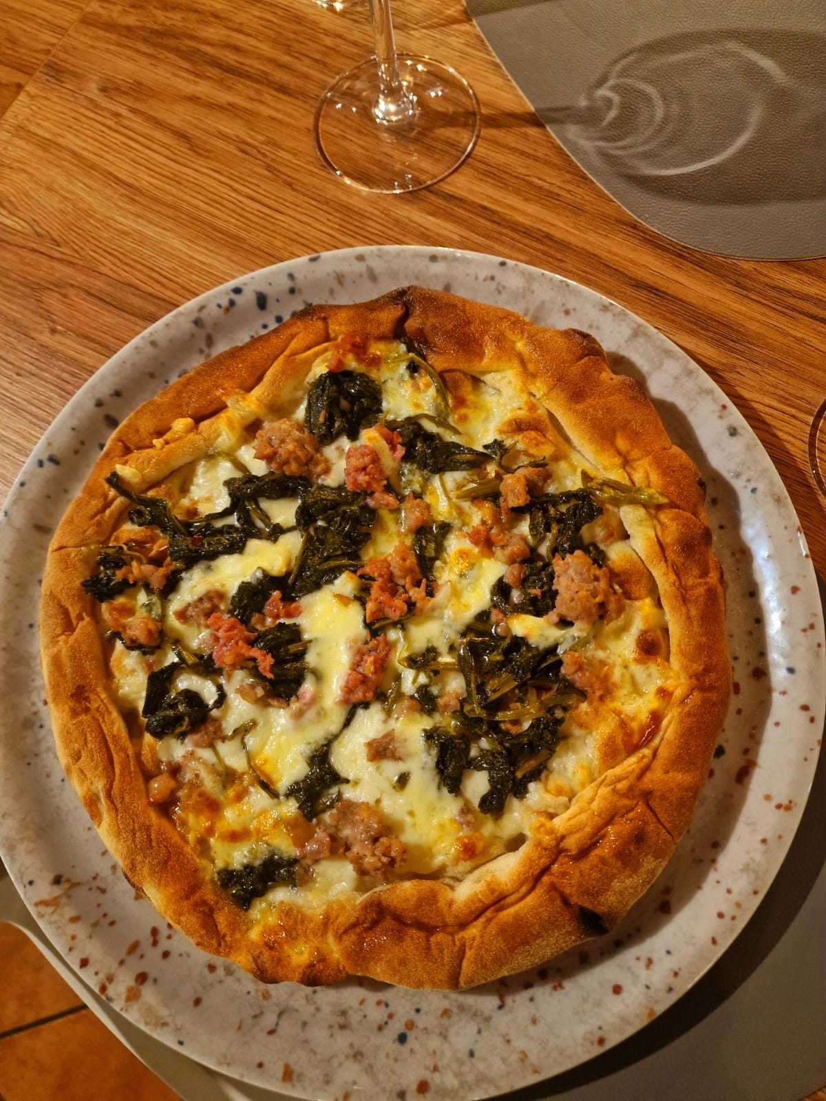 Pizza con salsiccia e friarielli